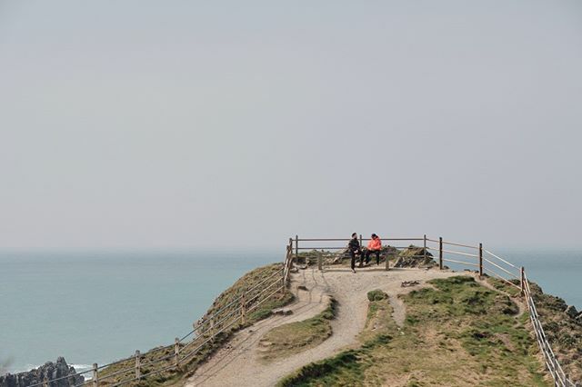 One of our all-time favourite spots, Hartland Quay. This glorious spot is home to one of our-go-to pubs - it faces the stunning Atlantic Ocean and is lined with the breathtaking cliffs and Devonshire countryside. #lovelandfarm ift.tt/2vlcsnL