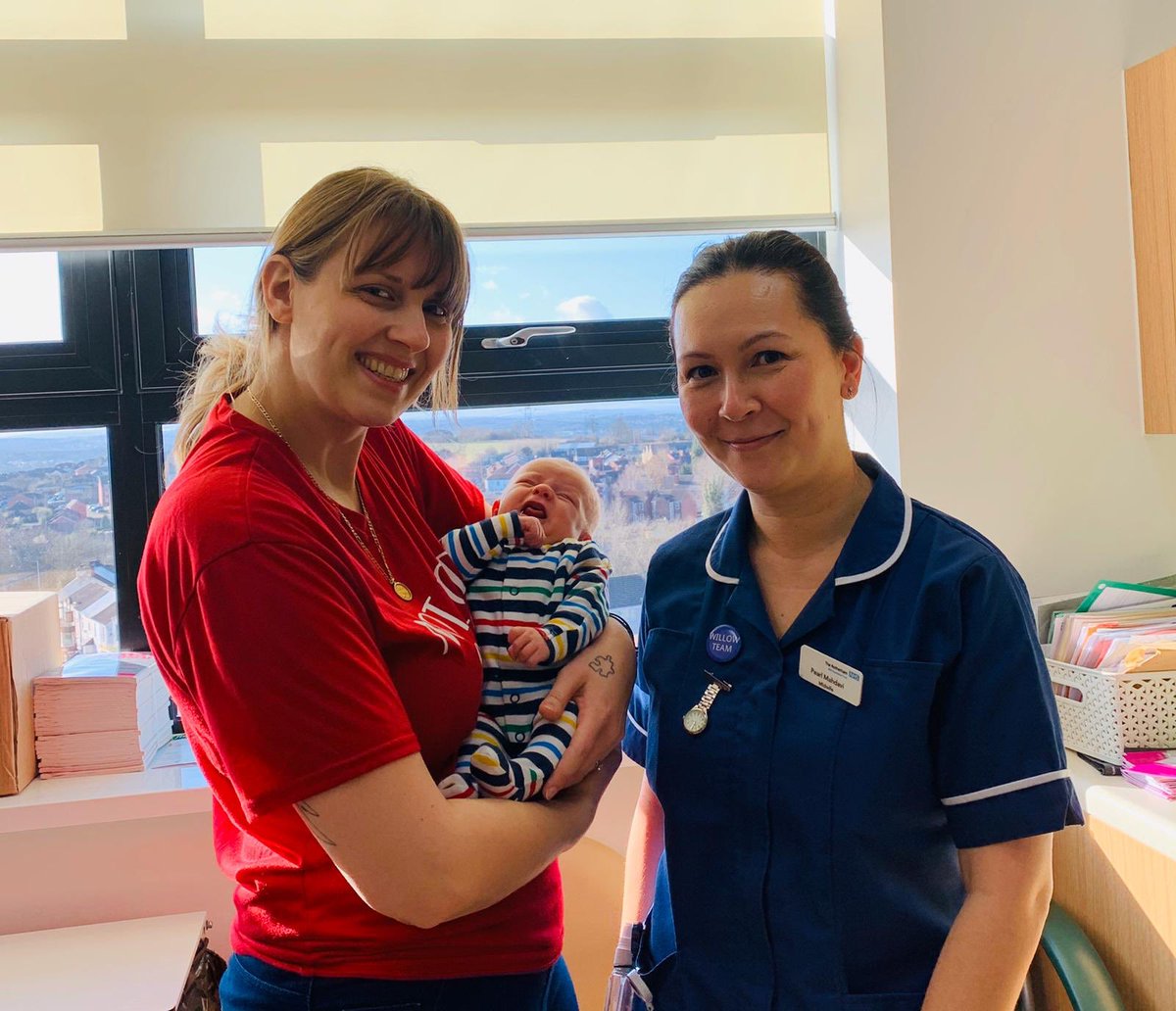 WillowTeam1's tweet photo. It’s lovely to see happy families @WillowTeam1. This lady was seen throughout by the Willow team, supported mainly by mw @Pearlie82 beautiful photo shared with consent showing the beautiful relationship formed throughout this special time. #Coc @SYB_LMS @RotherhamNHS_FT #memories https://t.co/GAa8FIxc1q