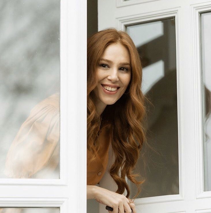 GazeteMAG's tweet photo. Elçin Sangu 🧿 

3 kelime ile anlatın ✅🔆 https://t.co/bzdQIPeSsL