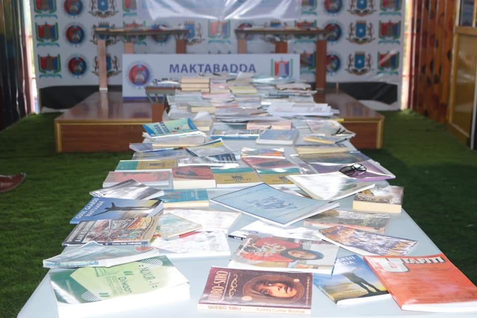 LibraryYariisow's tweet photo. The new library named after the former governor of Benadir governorate and the late mayor Eng. Cabdirahma Omar Osman Yarisow, in honor of his memory and in his speech in the occasion of the opening.
@LibraryYariisow
#MOSYC
@makaraan20 https://t.co/HI1SMrQojC