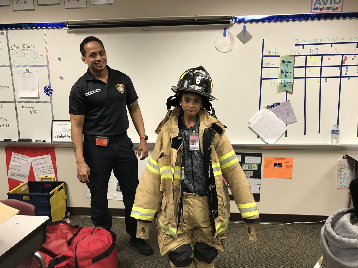 msb_elar's tweet photo. Girl Power!  ⁦@YgbInt⁩ ⁦@KadiAbad⁩ #careerday2020 https://t.co/oWyHSybgim