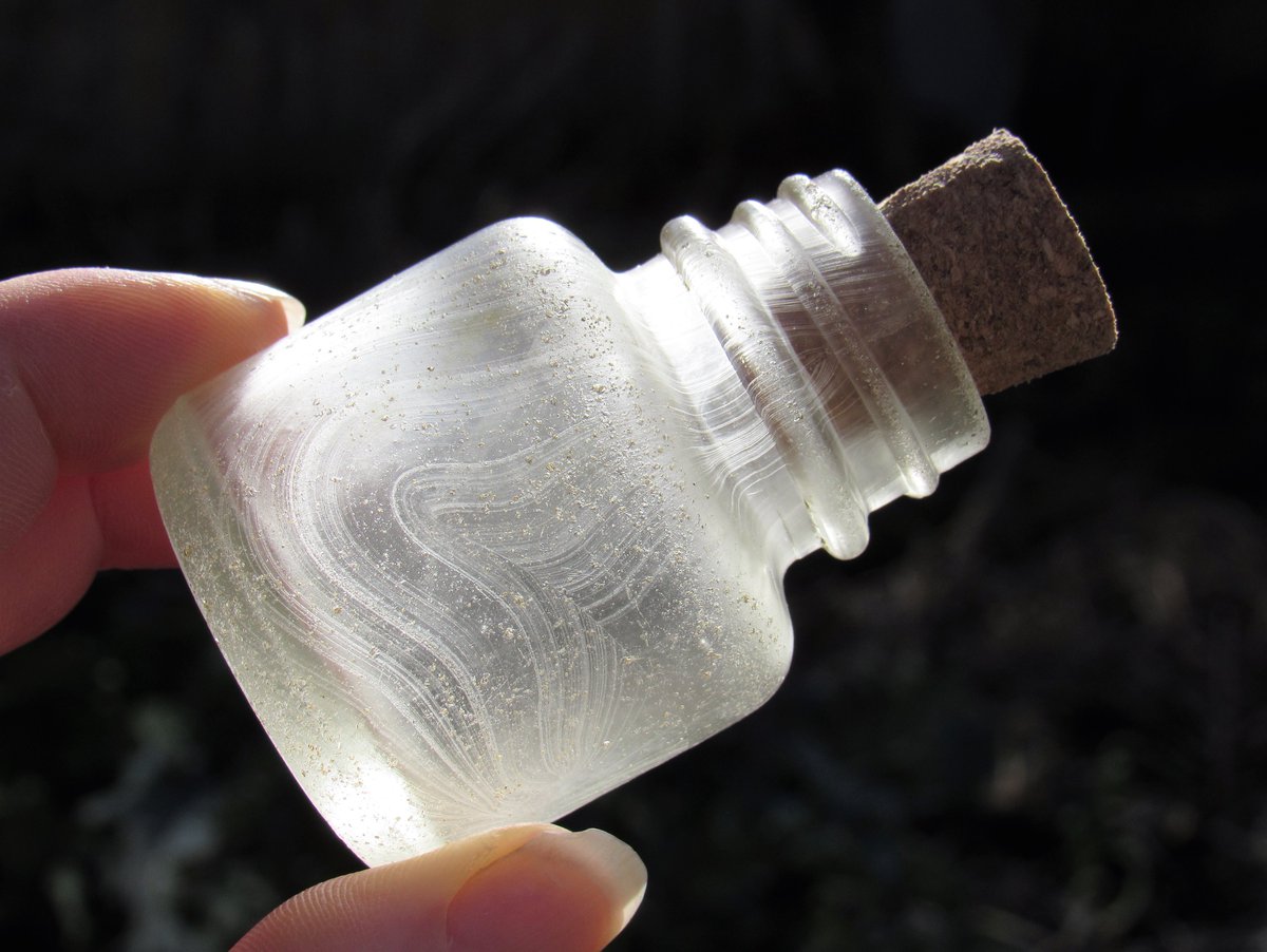 Sea Glass Ink Bottle! etsy.com/uk/shop/MagicS… #SeaBottle #MudlarkingFinds #VintageInkBottle #GiftForWriter #FreeUKShipping #SeaGlassBottle #OceanTreasure #GiftForTeacher