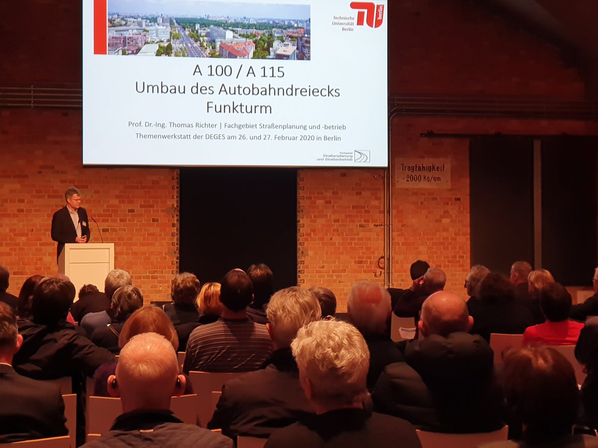 Themenwerkstadt der <a href="/degesberlin/">DEGES Berlin</a> zum #Autobahn Dreieck Funkturm, großes Interesse der Anwohnenden, der Referent spricht von Sicherheit, bisher leider nur auf der Autobahn <a href="/adfunkturm/">Umbau Dreieck Funkturm - Nicht über unsere Köpfe!</a> mit dabei <a href="/Ch_Wapler/">Christoph Wapler</a> <a href="/ADFC_CityWest/">ADFC_CityWest</a>   <a href="/AnsgarGusy/">Ansgar Gusy @AnsgarGusy@gruene.social</a>