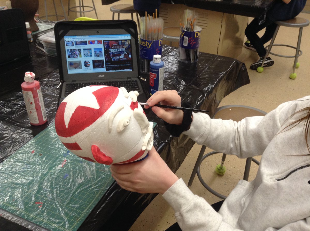 EHMS_Art's tweet photo. Celebrating patriotism and our freedom... #EHMSDLDay #EaglesSpreadKindness #EHDLDay #WeAreEH https://t.co/nNQXRRydVJ