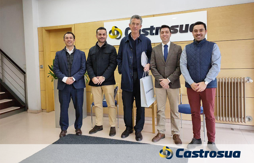 GrupoCastrosua's tweet photo. Hace unos días tuvimos el placer de recibir en Castrosua a Leopoldo Pérez de Tranvía de Cádiz, acompañado por Fernando Chavarría de @VolvoBusesEsp, para realizar un recorrido por nuestras instalaciones y definir las próximas unidades #MagnusE de 15m adquiridas. https://t.co/ni0QJ16Go9