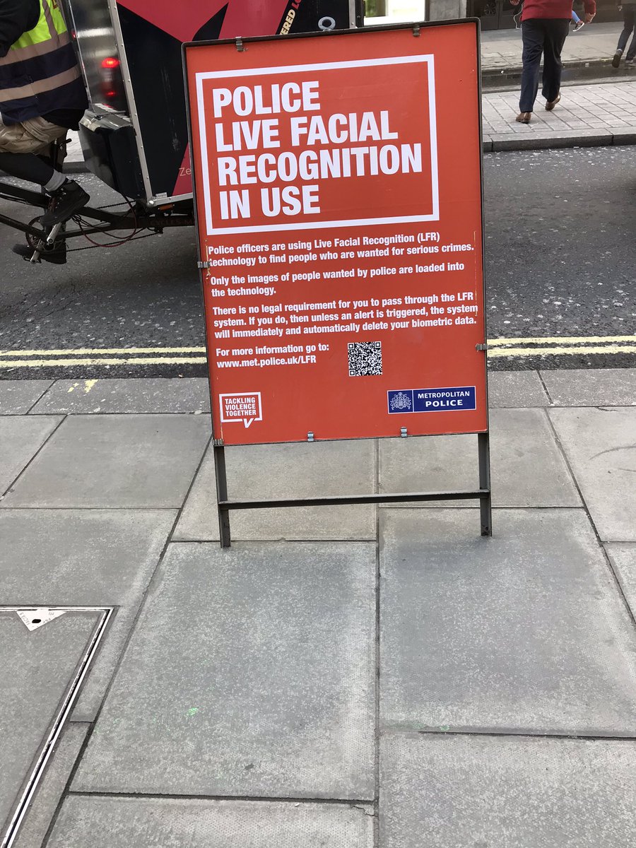 janewakefield's tweet photo. On Oxford Street this afternoon https://t.co/27p3UDQU8n