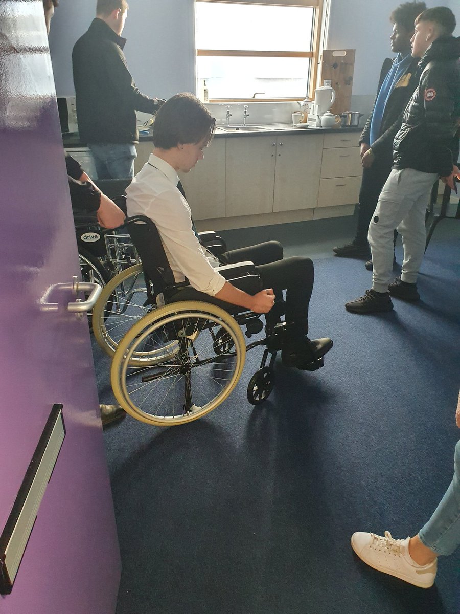 SportsGkc's tweet photo. Really interesting visit for our UES students getting a chance to visit Caledonian University to learn about Paramedic science and life as a trainee paramedic. 🚑🚑 https://t.co/9frdFSy2oh
