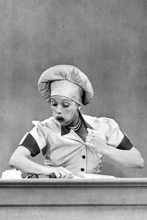 VanityLabCo's tweet image. Happy #NationalRetroDay

Recognizing of my favorite female entrepreneurs of television. 

Lucille Ball made us laugh with her timeless humor and helped pave the way for for female comedians and producers. 
#comedian #innovator #Femaleentrepreneur #actress #womeninbusiness