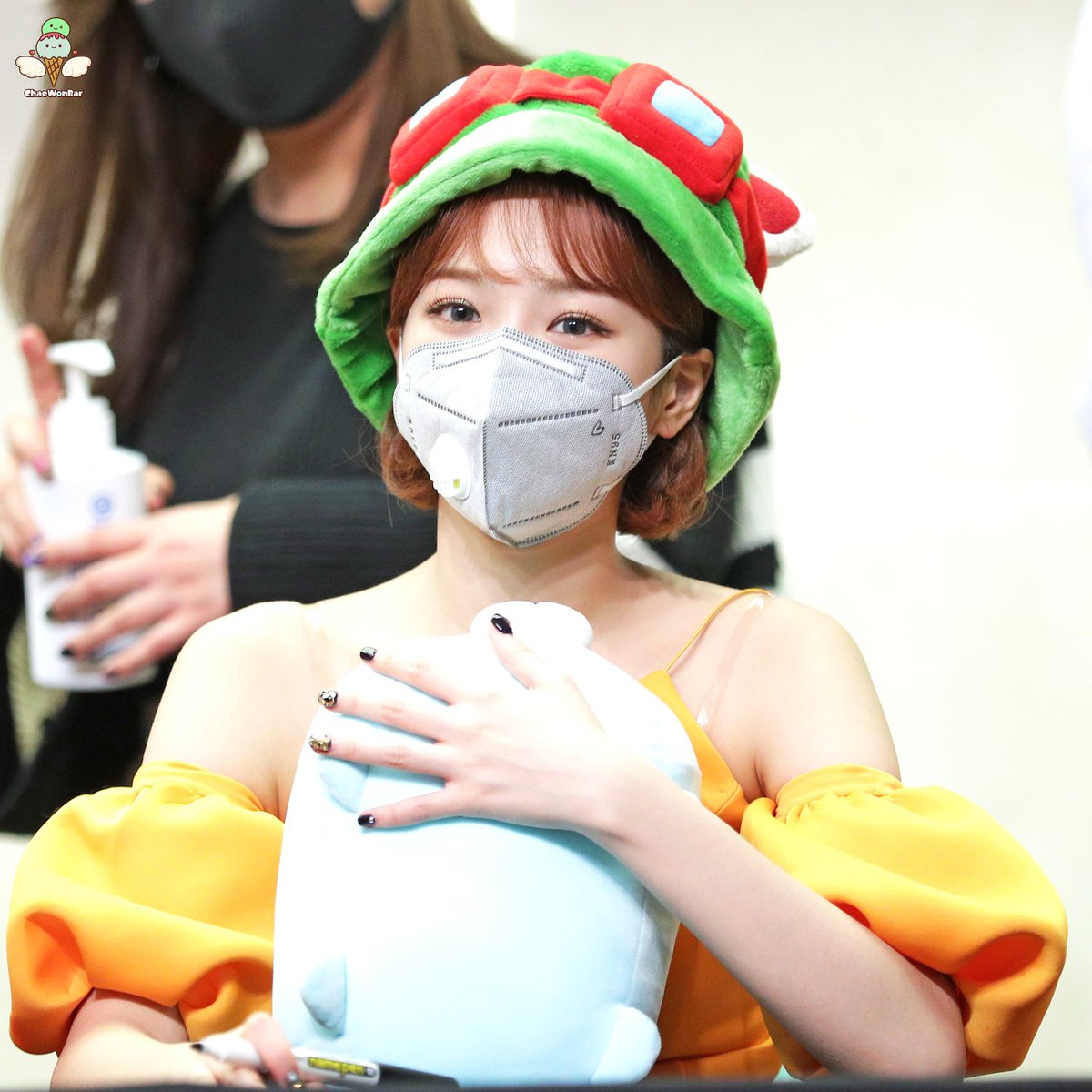 BarChaewon's tweet photo. 200223 FanSign HQ

Congratulations to chaewon For Fiesta's 3rd win！

#fiesta3rdwin
#김채원 #キム・チェウォン
#아이즈원 #IZONE #CHAEWON 
#KIMCHAEWON https://t.co/2BZIEdzRq7