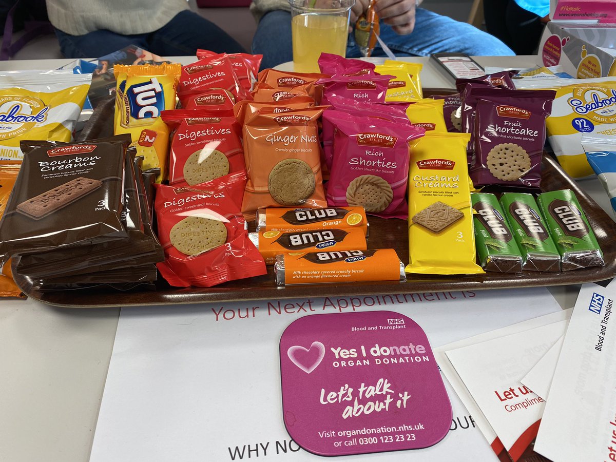 stephfinnon's tweet photo. Gone back for a Mint Club! #BloodDonationBiscuits #2ndTimer @GiveBloodNHS https://t.co/w6Aor6ivIj