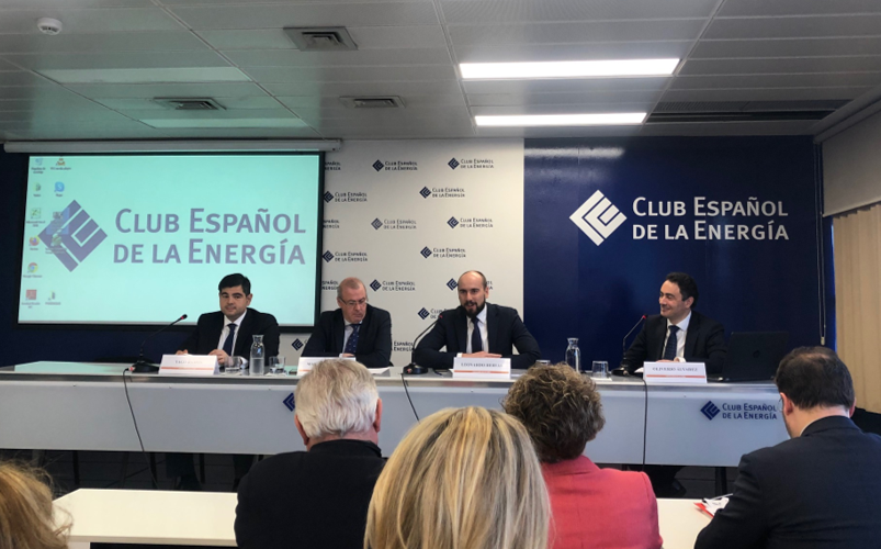 cideasociacion's tweet photo. Hoy @HervasLeonardo, Director General de @cideasociacion participa en una Mesa de @Enerclub  sobre la Circular de Retribución abierta por Santiago Muñoz, de la @CNMC_ES y con Yago Ramos @Viesgo_ES, Manuel Delgado @Naturgy y Oliverio Álvarez @Deloitte_ES https://t.co/2nb6j8iVBy
