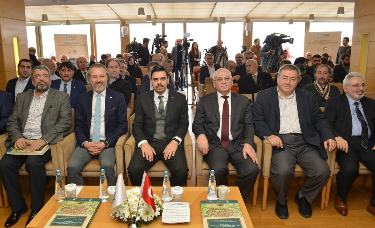 Dört yıldan fazladır <a href="/yurtdisiturkler/">YTB</a> desteğinde <a href="/zekeriyakursun/">Zekeriya Kurşun</a> hocanın bilim kurulu başkanlığında emek verdiğimiz arşiv çalışmalarımızın 55 ciltlik meyvesinden birini bugün <a href="/itokurumsal/">İstanbul Ticaret Odası (İTO)</a> sponsorluğunda kamuoyuyla paylaştık.
Filistin davasının proaktif çalışmalara ihtiyacı var.