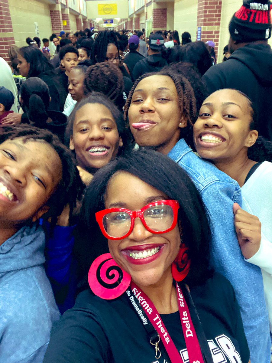 TheatreELC's tweet photo. My #ForeverStudents came to the BlackHistoryProgram yesterday to show me some #BdayLuv and support the new classes #FullHouse #ProgramWasASuccess #StandingRoomOnly #Divine9Tribute #LivingWaxMuseum @FineArts_FBISD https://t.co/ujomKaIQf0