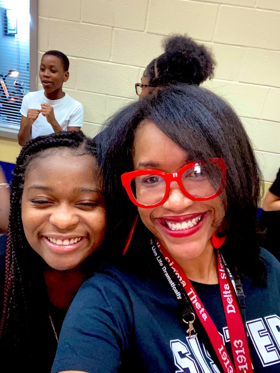 TheatreELC's tweet photo. My #ForeverStudents came to the BlackHistoryProgram yesterday to show me some #BdayLuv and support the new classes #FullHouse #ProgramWasASuccess #StandingRoomOnly #Divine9Tribute #LivingWaxMuseum @FineArts_FBISD https://t.co/ujomKaIQf0
