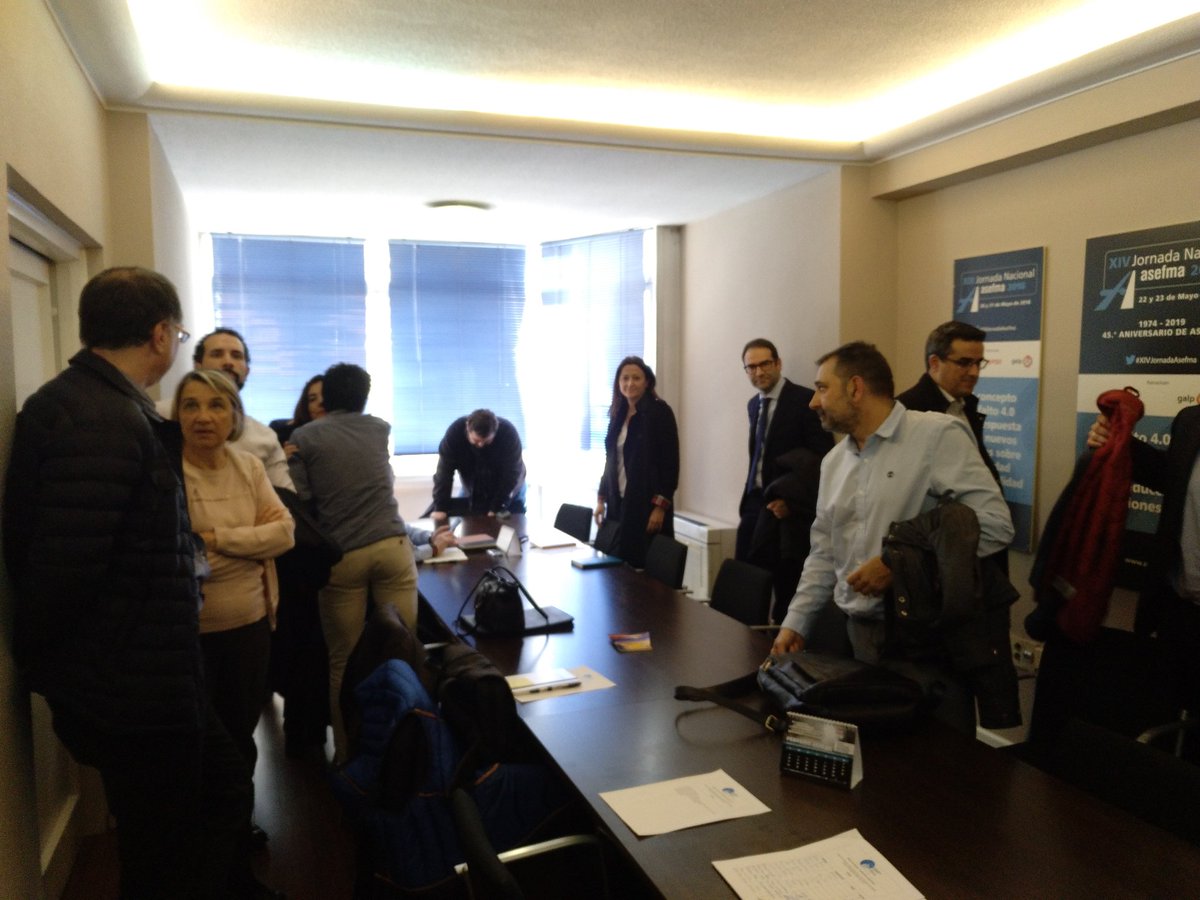 PTCarretera's tweet photo. Primera reunión del grupo #carreteraconectada con un gran número de asistentes.

¡Comenzamos a trabajar en la carretera del futuro! https://t.co/U7GiWCtlhS