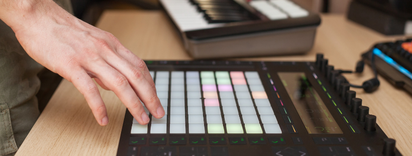 NAMMilano's tweet photo. #ElectronicMusicProducer #Pro - dal 22 Aprile in NAM.
#postidisponibili
info@nam.it - 0266987197 - 3351445231
#nam #iltuofuturonellamusica https://t.co/uHVik1rklf