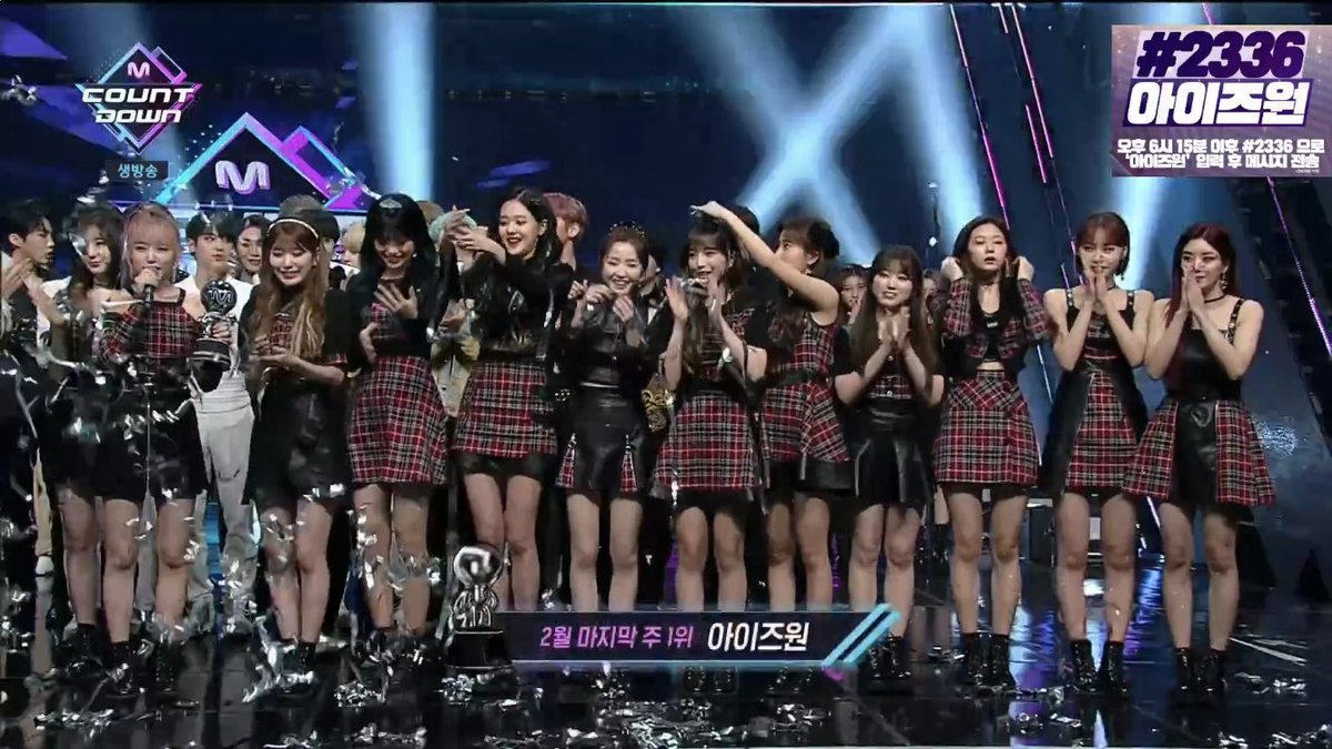 dnoexiste's tweet image. Entienden que EunB está sonriendo justamente porque wiz*one está apoyandoles?? En todas las fotos estaba seria o parecia triste pero joder que está sonriendo 😭❤
#Fiesta3rdWin