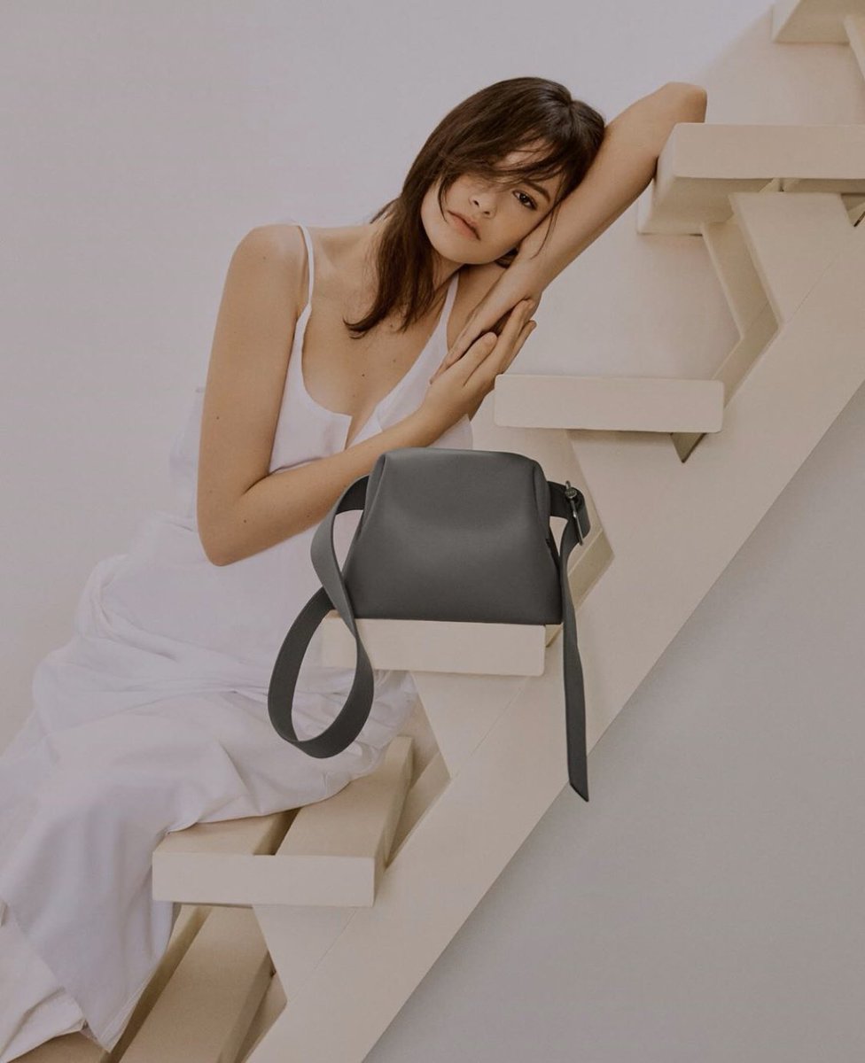 ট ইট র 八月 韓国発のバッグブランドosoiはクリーンでミニマルなデザインが持ち味 価格帯は2万円台後半 三万円台後半 3 3 3 16までsteven Alan新宿でポップアップストアをオープン T Co Bryarfococ T Co 6juxrjnmwk T Co