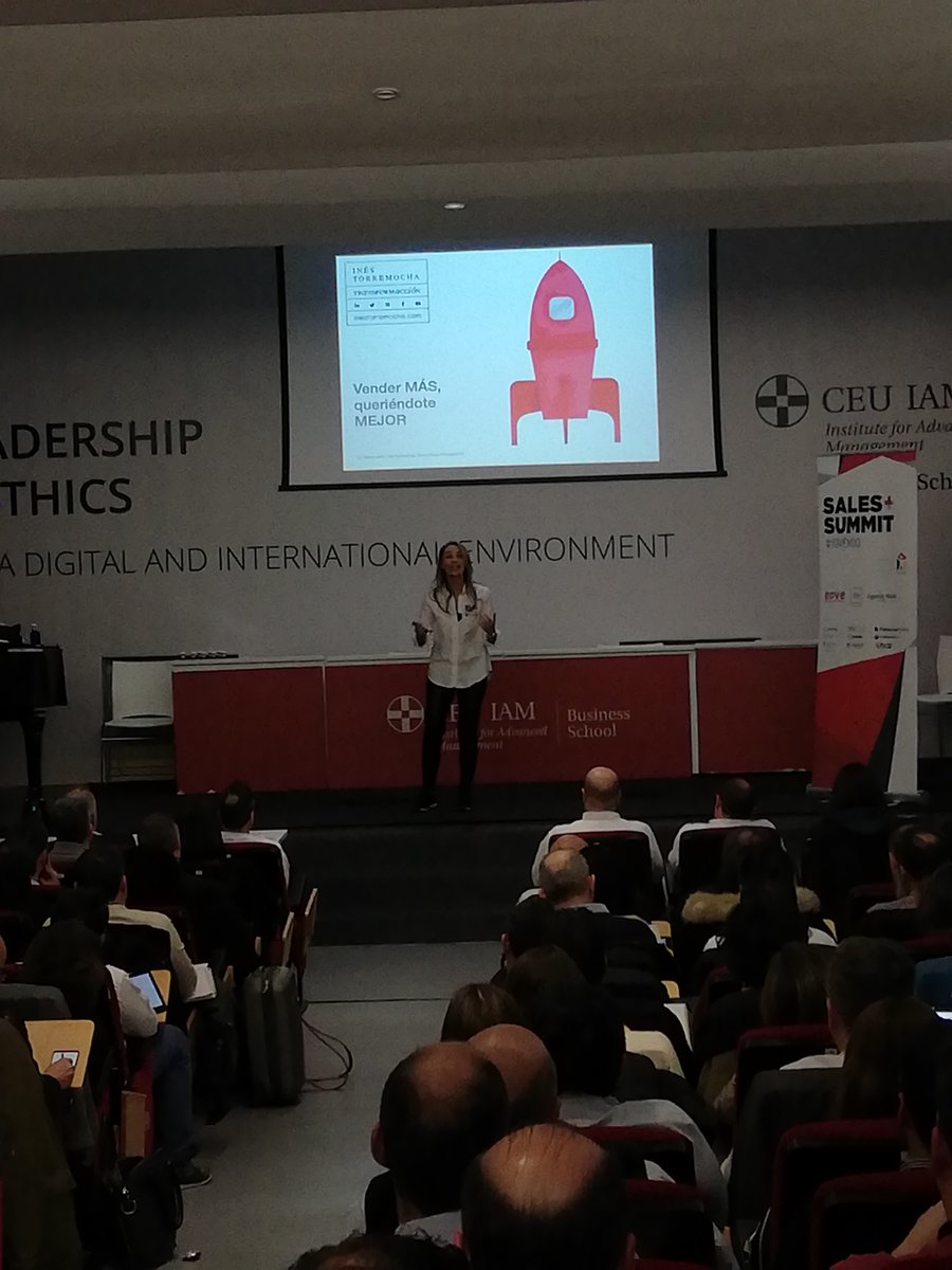 "Nunca debemos olvidarnos de que la principal orientación que debemos seguir es a las personas". - <a href="/torremocha10/">Inés Torremocha | Inteligencia Comercial</a>. #salessummit #yovendo20