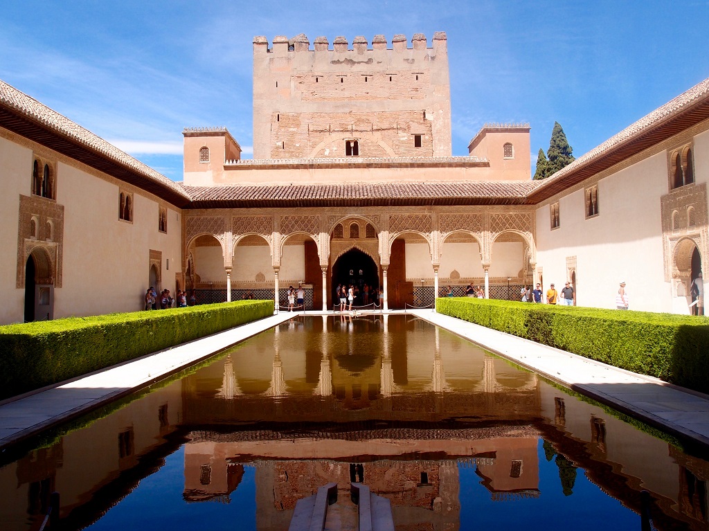 La <a href="/CulturaAND/">Cultura Junta de Andalucía</a> iniciará el programa '#arte y #diversidad ' para fomentar la #accesibilidad de las personas con #discapacidad a enclaves y  #museos de la comunidad andaluza. Entre otras, se prevé incluir mejoras en el Conjunto Monumental de la Alhambra. 
ℹ️ bit.ly/2w6GUSL