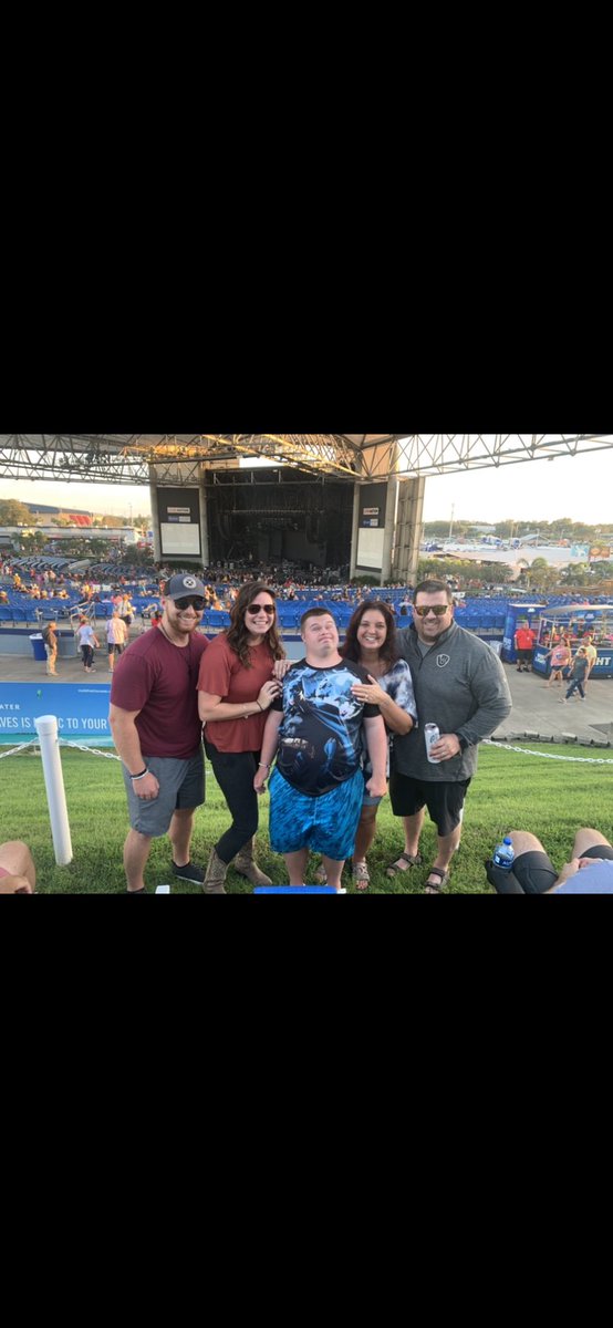 BatcherJustin's tweet image. Happy Birthday to the best mom to ever live! I hope you have a great Birthday today and can’t wait to celebrate soon! I love you mom! Xoxoxo