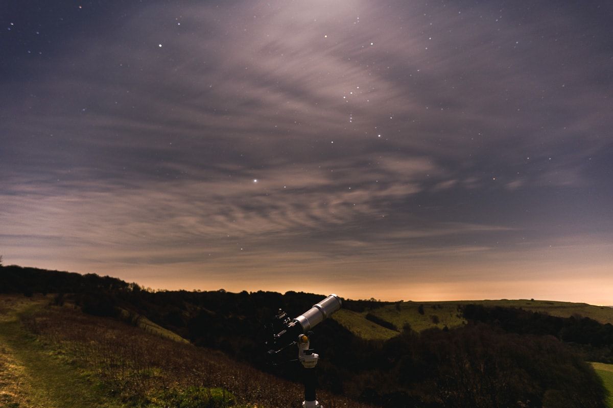 WanderlustChloe's tweet photo. *NEW* You've seen a few photos, you've seen the video and NOW it's time to plan a stargazing #Microgap to the beautiful @sdnpa and see those twinkly stars for yourself! ✨🔭 󠁧󠁢󠁥Here's everything you need to know >> https://t.co/VuM6XJ1m7u @VisitEngland #MyMicrogap https://t.co/4sLjKrGj2t