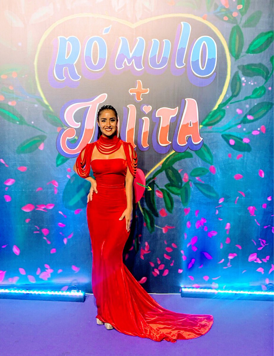 Muy emocionada y Feliz porque hoy se estrena la película Familiar #RomuloYJulita en todo el Perú 🇵🇪 ya quiero que la vean se van a divertir y conmover 💕🎬 Un Elenco genial y una historia muy bonita  , no se lo pierdan que #Mercuria viene a arrasar 🛵🔥🔥🔥🔥