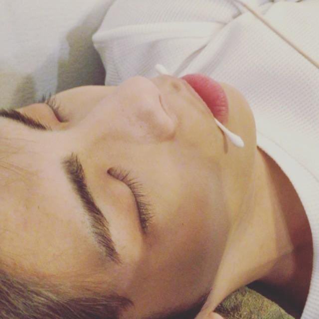 wordsbyjjong's tweet photo. “I usually sleep in waiting rooms a lot because I don’t sleep so well at home, due to various reasons. And, when I sleep, the members fool around… for such jokes, it’s even funny for the person who’s the recepient of the joke, or is that just me?”

cr: cosmicsticks https://t.co/VoKmG0UlFm