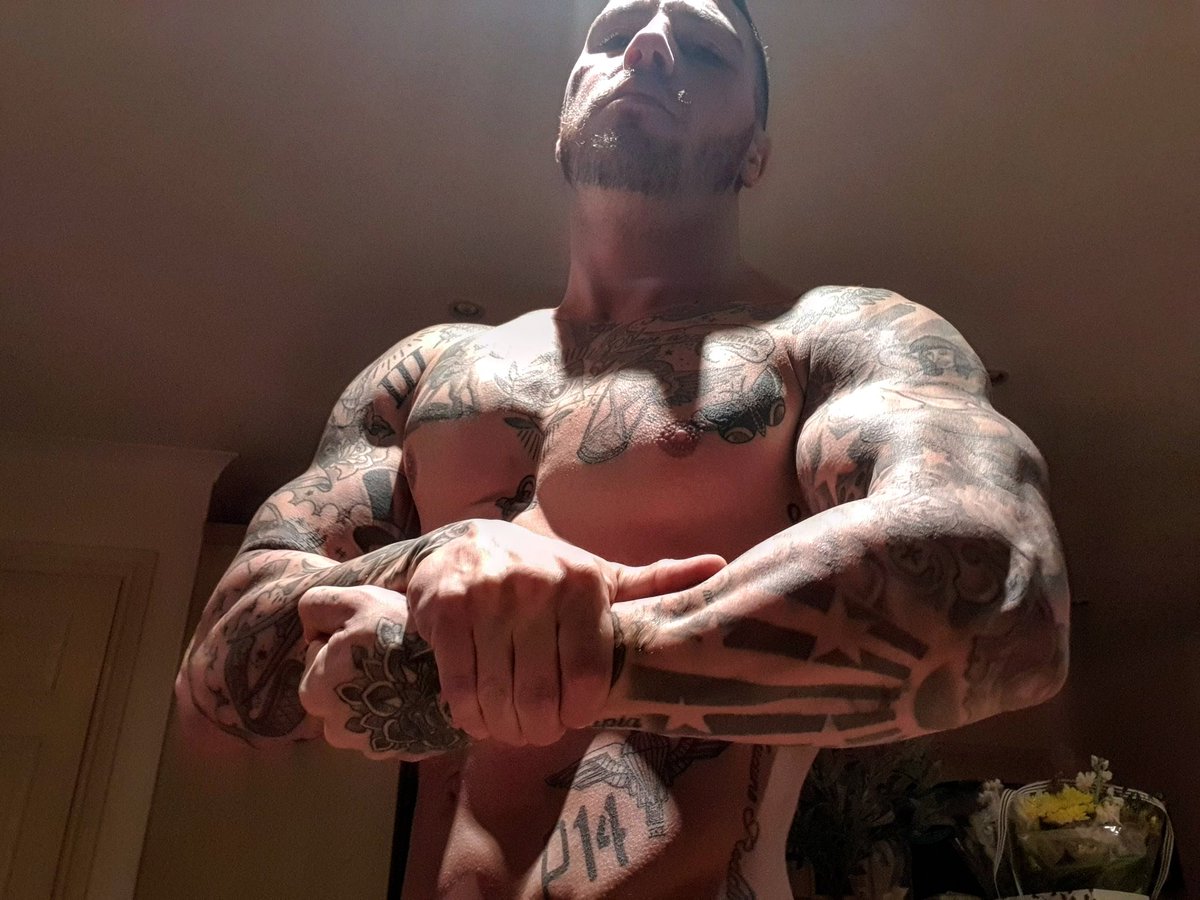 MasterAlpha01's tweet photo. #alpha #cashmaster #paypigs #findom https://t.co/pSvcp5sKvx