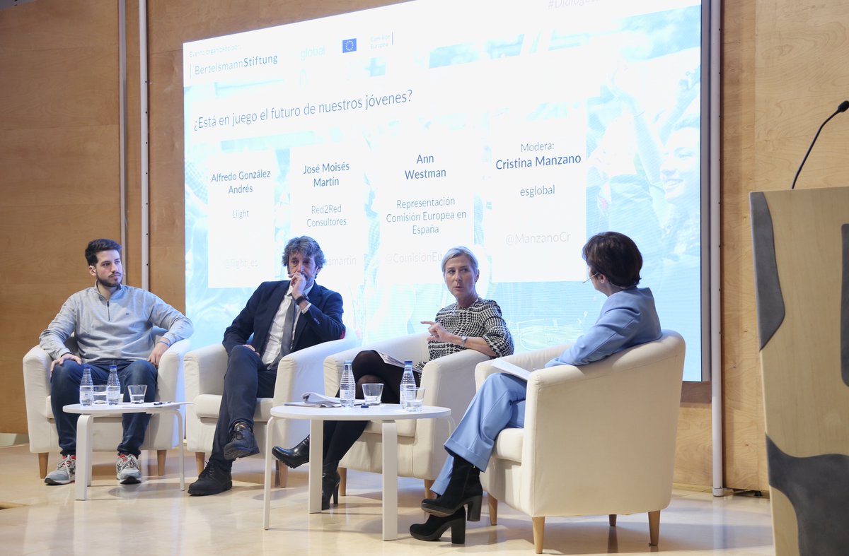 ComisionEuropea's tweet photo. Nuestra consejera política @AnnVestman en el evento de @e_bertelsmannn 👉 “¿Está en juego el futuro de nuestros jóvenes?" 

"Los jóvenes tienen que aprovechar las oportunidades que presentan los retos del futuro, transformarlos en algo positivo"

#DiálogosInternacionales https://t.co/ilm0apgrL3