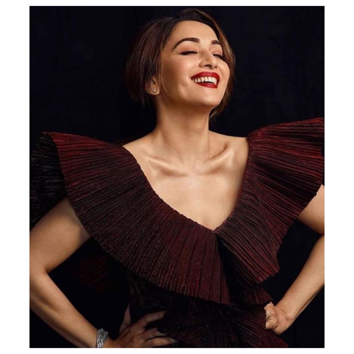 strut247x's tweet photo. Love love love 
@billymanik81 for @MadhuriDixit
Perfectly crafted brows with dense eye makeup and fuller wine red lips is dreamy🖤

#EyeBrows #RedLipstick #MadhuriDixit #Strut24x7 https://t.co/a59HJFox9a