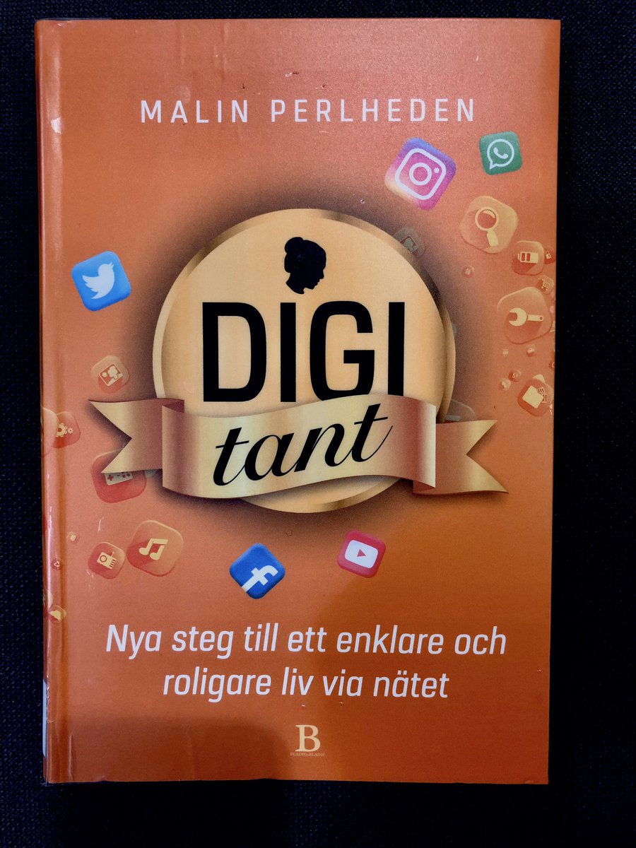 JessicaFagerst1's tweet photo. Goals! Nyt tiedän, mikä minusta tulee isona.
Pohjanmaan #digituki kävi tänään Korsnäsin kunnan kirjastossa. Siellä tuli vastaan kaikenlaisia aarteita.
#digikaikille @MirvaGullman https://t.co/g39pPpQ99V