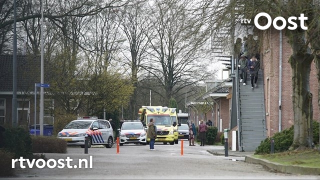 Politie houdt verdachte aan voor steekincident azc Schalkhaar. #rtvoost.