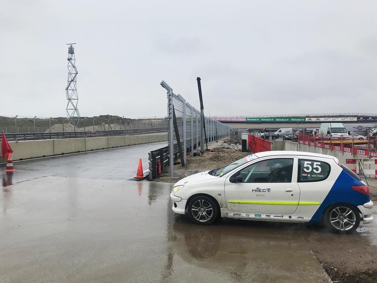 De eerste 206 GTi Cup rijders maken vandaag al kennis met het vernieuwde Circuit Zandvoort!