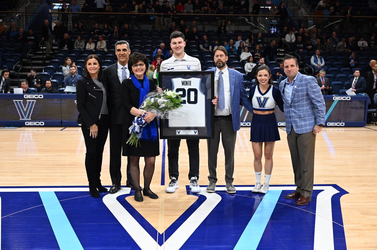 CoachJayWright's tweet photo. Special thanks to our managers and office assistants for your hard work and dedication !! A group of unsung heroes with bright futures !! https://t.co/CoFLs1lLfQ