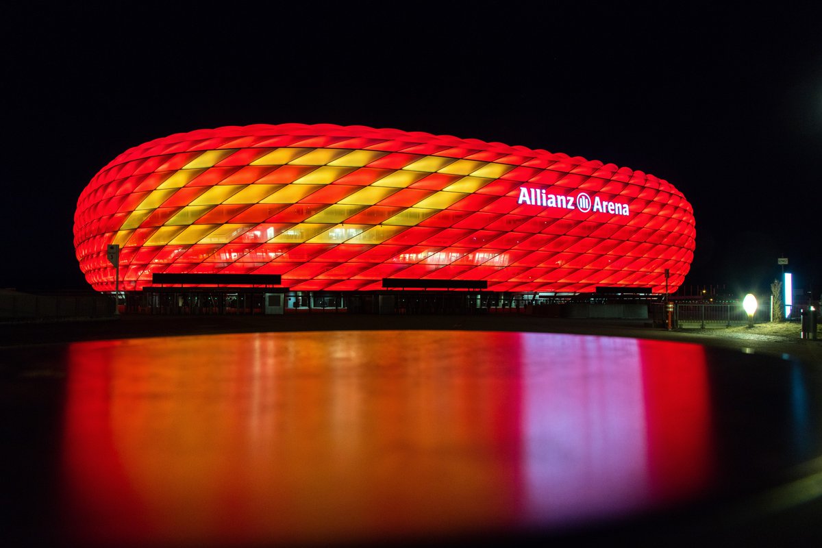 1⃣2⃣0⃣ Jahre #FCBayern 😍 Auch unser Schmuckstück feiert unseren Geburtstag in feierlichem Gewand! 🏟 #FCBayern120 #AllianzArena