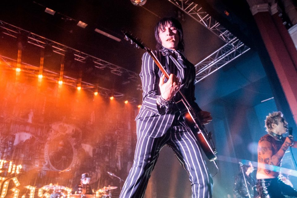 _GigGoer_'s tweet photo. With a touch of danger and madness, a @PalayeRoyale show is an awe-inspiring, unpredictable adventure that reminds us why live music brings such damn good fun. Here's what went down at their London gig:

https://t.co/fmNftgEhhF https://t.co/C5hmCMahkG