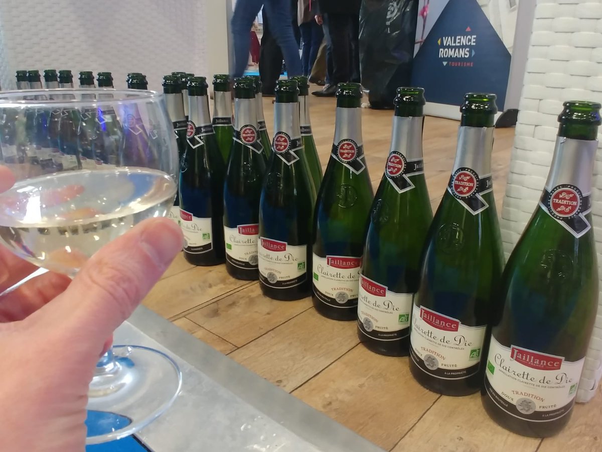 FitoussiBastien's tweet photo. Dévouement et soutien aux #coops présentes sur le #SIA2020, merci @iLoveClairette chez @ladrometourisme #SIAbio https://t.co/ASyJBbKTch
