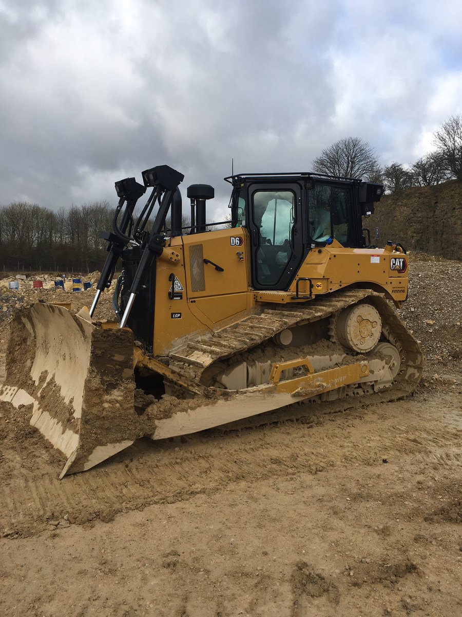 KsteeleKyle's tweet photo. Great morning handing over my first new ‘Next Gen’ D6 Dozer! #CAT #nextgen #Dozer https://t.co/YSKvQy2UoQ