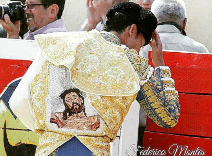 Ya que finalizo la fis 2020 es imposible no recordar a @PManolovanegas <a href="/vanegas_manolo/">Manolo Vanegas</a> en el 2018 que clase y que torería ... toreando despacio ... cuanta falta nos haces a la Venezuela Taurina, pero debemos darle Gracias a Dios y al Santo Cristo x tu Salud 📸<a href="/federicomontes_/">Federico Montes</a>