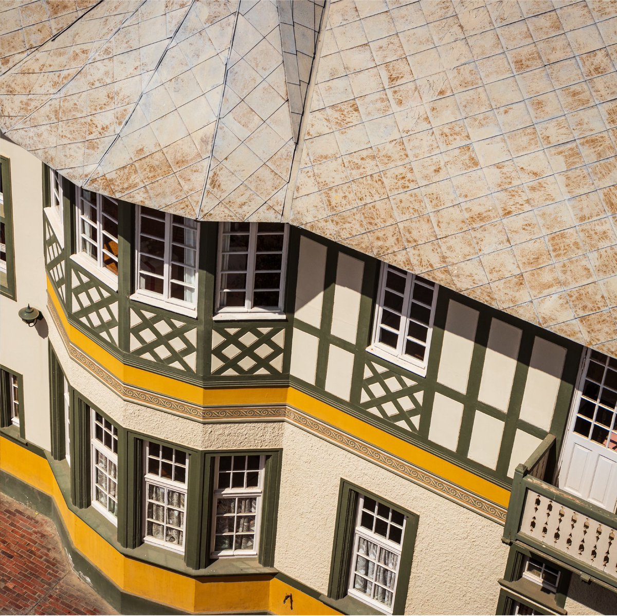 ConferenceLink1's tweet photo. Step outside of your bored room and step into a space where ideas and growth are surrounded by contrasts, inspiration, diverse heritage, colour and space to do more. Step into Namibia. 
#destinationNamibia #meetingsafrica2020 #conferencingNamibia #NamibiaHeritage #Namibia https://t.co/W107QgiRa6