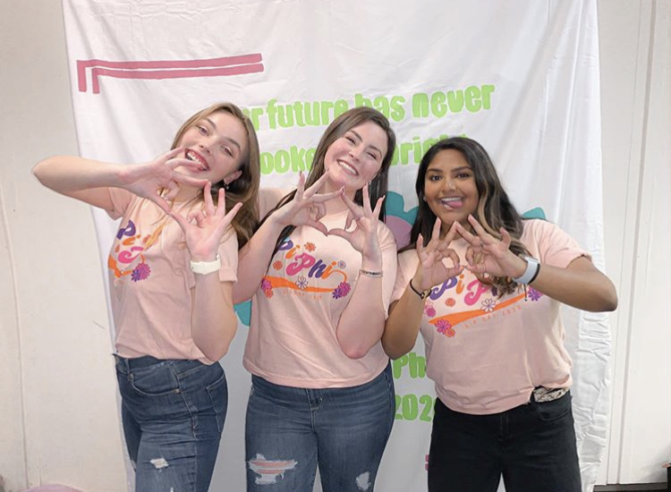UDPiPhi's tweet photo. 70 new angels got their wings this week, and we're so excited about it!!😇💕 https://t.co/qedCl9y3Ro