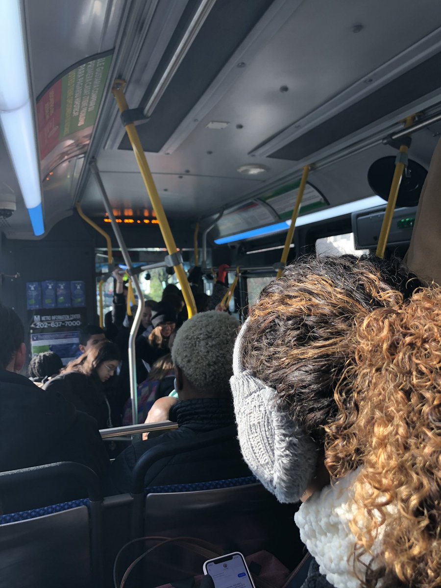 There’s plenty of room for us to pick up an entire other bus route! This is what the D2 looks like after 5 stops in Glover Park headed towards Georgetown @wmata #saveourbuses