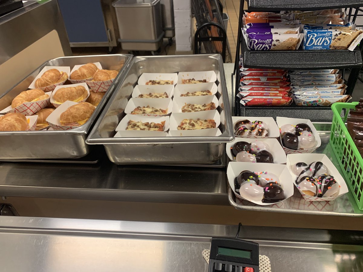 SMCPS_Food's tweet photo. Why wait for #NSBW2020 for a great breakfast?! @LHS_SMCPS had a #tasty #breakfast spread this morning! Always a great selection! If you missed regular breakfast, don’t forget LHS has #SecondChanceBreakfast too! https://t.co/9AQWgIxc1r