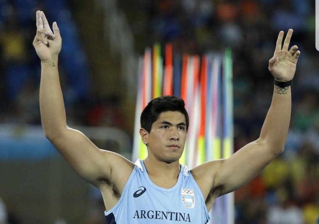 No hay mejor ejemplo de cómo el deporte pudo estimular el desarrollo de un individuo en nuestro país. Enorme tristeza. 
#BraianToledo
#QEPD