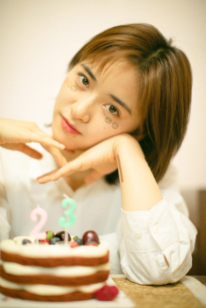 Tea_Teya_'s tweet photo. [2 of 2] 

top 4 picks from birthday 📸 shared by her studio 😍 

#ShenYue Studio wb 
#Happy23rdBdayShenYue https://t.co/GTAhXKsPRl