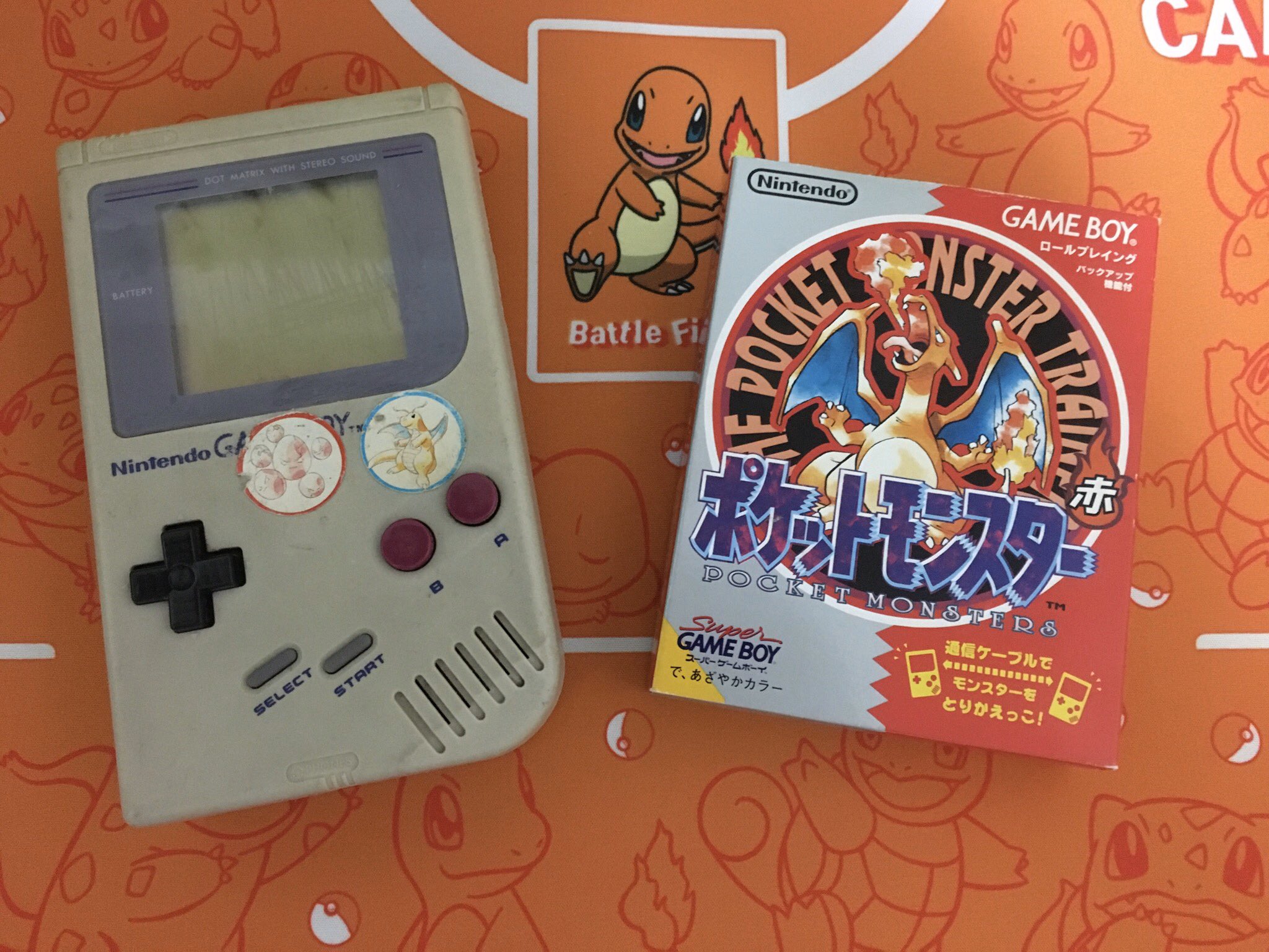 かかし ポケモン誕生日おめでとう 赤を買って ゲームボーイでポケットモンスターの世界へレッツゴーしました 攻略本付録のシールをゲームボーイ本体に貼ったのも懐かしいw Pokemonday T Co Sxcc0l7cvf Twitter