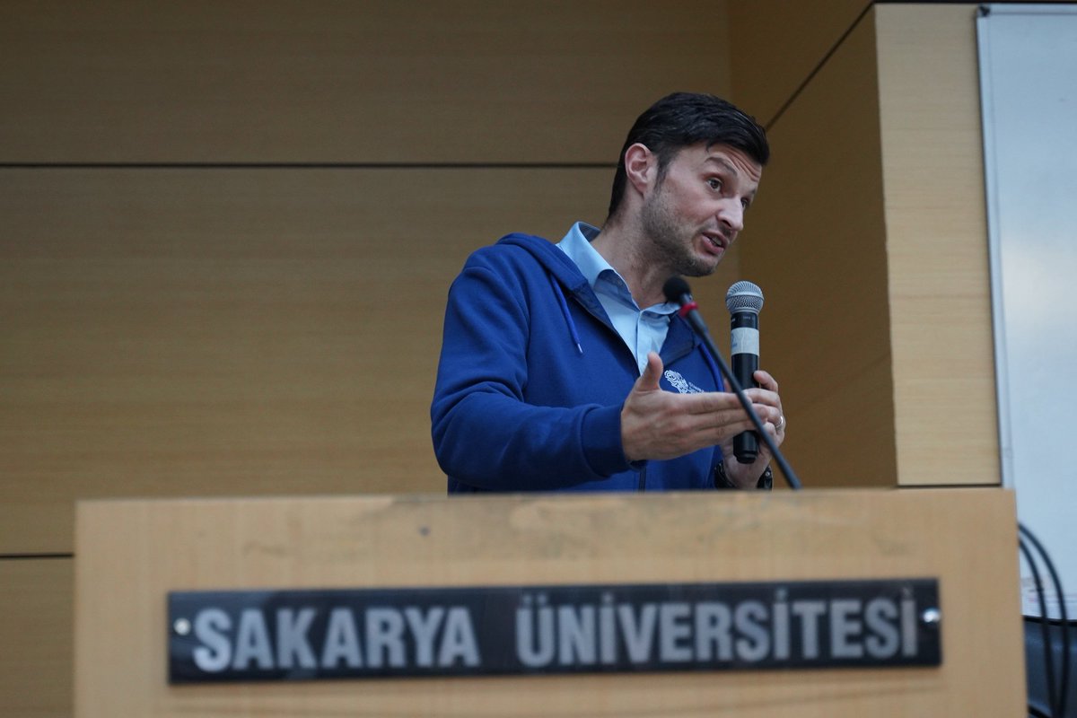 btsakarya's tweet photo. Yapay Zeka Zirvesi'20 Etkinliğimizde bizimle birlikte olan Ali Sermet Taşdöğen ve Zekeriya Beşiroğlu başta olmak üzere katılan herkese teşekkür ederiz. Bir sonraki etkinliklerimizde görüşmek üzere 👨‍💻🎆

#sauBt #bilgisayar #YapayZeka https://t.co/RowKBTW6F8