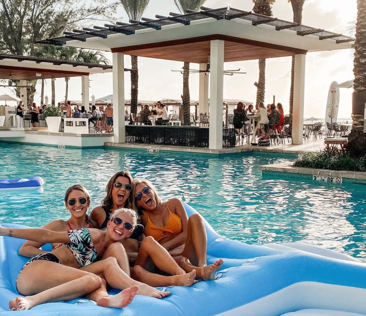 WestinGCayman's tweet photo. Don't just spend time with your friends...vacation with them!
#EndlessFun #LiveWell #FeelWell #LaughWell #SevenMileBeach #WestinGCayman #CaymanIslands #CaymanResort #GrandCayman #CaribbeanVacation #Caribbean https://t.co/SGLH1tuLTE