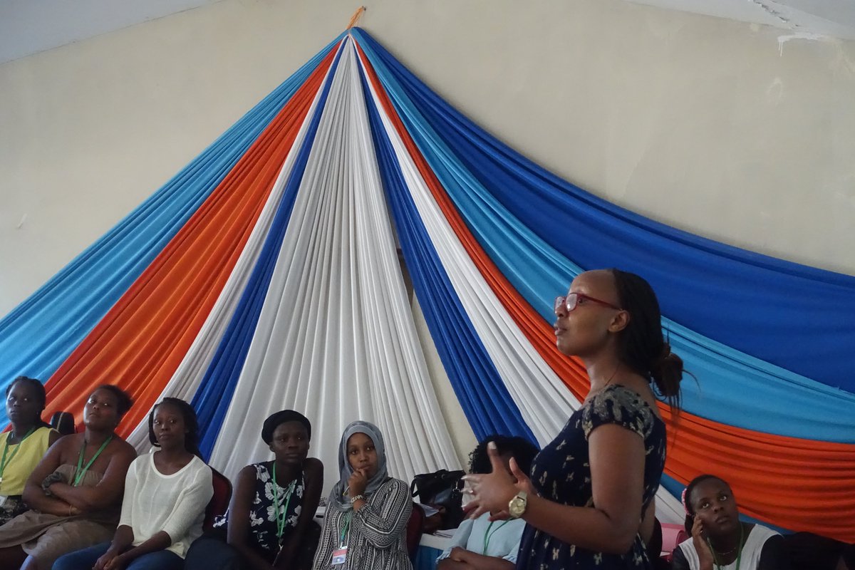 DianaWaithanji's tweet photo. "If your dreams don't scare you, they are not big enough"- @Katekruchkin
@AkiliDada Programs Manager sharing words of wisdom to @PU_Kilifi on opportunities, leadership, goal setting and education. @kamathi_d @ForumSydHubESA #AfricanWomenLead #DadasIgnite https://t.co/J8y9ssedFk
